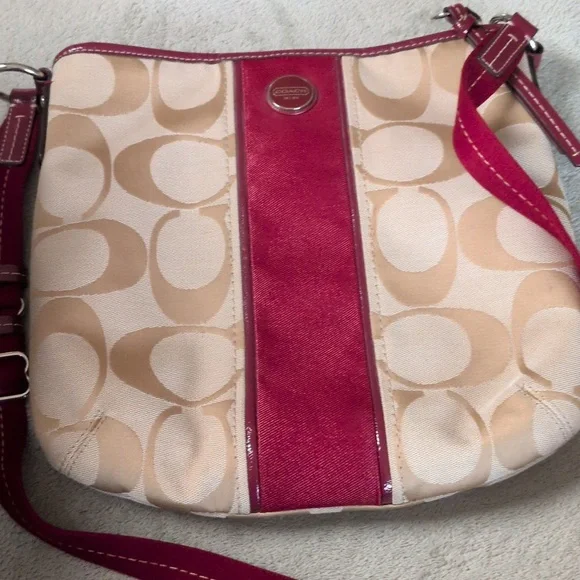 Coach Signature Canvas and Patent Leather Shoulder Bag K1394-29561E - Picture 3 of 15